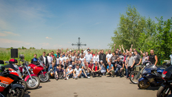 Ровеньские мотоциклисты открыли памятник в рекреационной зоне хутора Озёрный