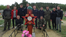 Члены Ровеньского мотосообщества установили памятник на братской могиле советских солдат