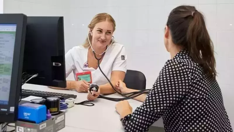 Вячеслав Гладков сообщил о выделении 115 млн рублей на выплаты медикам за досрочный выход из декрета