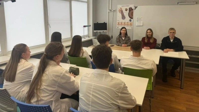 Встречи выпускников медицинского класса с учениками стали доброй традицией в Ровеньской школе