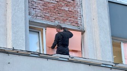 Вячеслав Гладков проверил текущие восстановительные работы поврежденного жилья в Белгородском районе