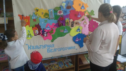 Детская библиотека Ровеньского района презентовала тактильное панно по брендам региона