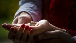 Белгородская Облдума изменила условия получения денежных выплат супружеским парам-юбилярам