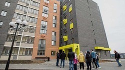 Вячеслав Гладков — о получении первыми 11 переселёнными семьями жилья в собственность 