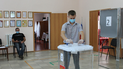 Активист волонтёрских движений Андрей Бутов сделал свой выбор на голосовании по поправкам
