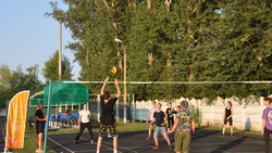 Команды ровеньской молодёжи сразились в турнире по волейболу в воскресенье