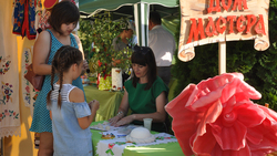 Ежегодный фестиваль «Зелёные святки» собрал гостей на торжество в Ровеньках 15 июня