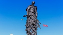 ЦБ России презентовал новую купюру с изображением Ржевского мемориала белгородского скульптора  