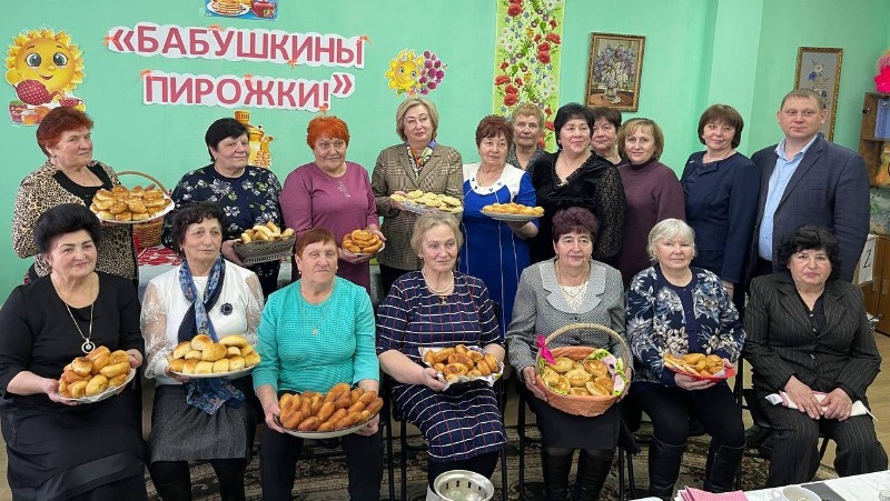 Многие жительницы посёлка Ровеньки проснулись задолго до рассвета в первый  день масленичной недели