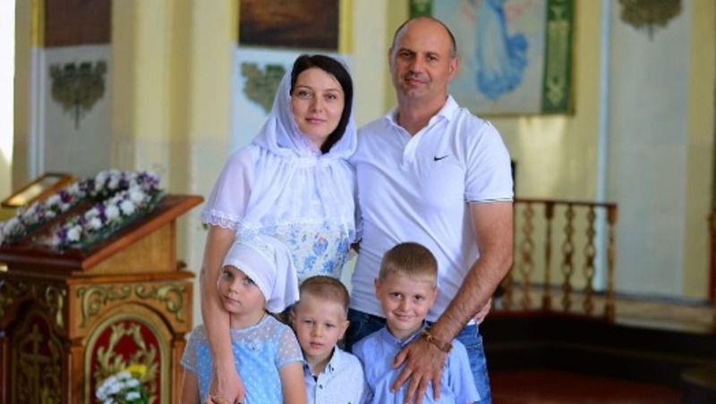 Многодетная семья Арутюнян из посёлка Ровеньки воспитывает троих прекрасных детей