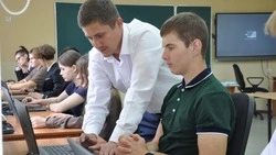 Станислав Тулинов – учитель информатики и педагог дополнительного образования Ровеньской школы № 2