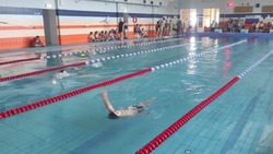 Команды ровеньских пловцов показали отличные результаты в межрайонных соревнованиях