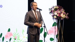 Вячеслав Гладков вручил многодетным матерям из Белгородской области почётный знак