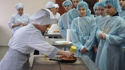 Школьники посетили Ровеньский политехнический техникум в рамках проекта «Мой выбор»