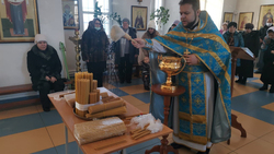 Настоятель Свято-Троицкого собора рассказал ровенчанам о празднике Сретения Господня