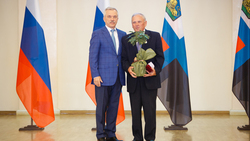 Губернатор области наградил председателя Общественной палаты Ровеньского района медалью
