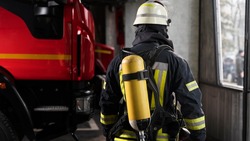 Специалисты предупредили жителей села Лозовое о важности соблюдения пожарной безопасности