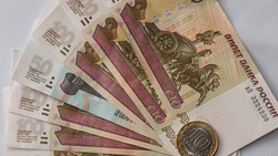 Банк России выпустил в оборот 100-рублёвые банкноты с лаковым покрытием
