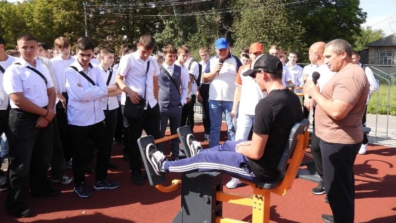Новая современная спортивная площадка появилась в Ровеньском районе