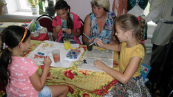 Мастерица из села Свистовка поделилась опытом старой техники ткачества и тестопластики