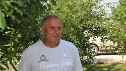 Более 30 лет в поле. Тракторист из села Лозовое Иван Кривой справится с любым делом