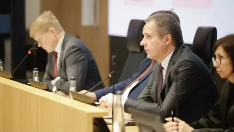 Вячеслав Гладков заслушал доклад о методах повышения эффективности инвестиционной политики региона