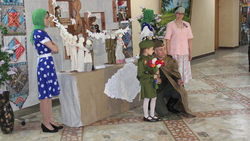 Выставка кукол «Камнем на сердце легла война» напомнила ровенчанам о страшном времени