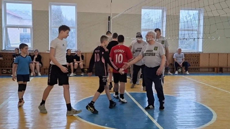 Встреча волейболистов трёх поколений