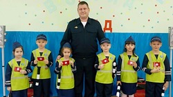Евгений Забара посвятил воспитанников ровеньского детского сада №1 в юных инспекторов движения