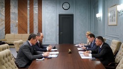 Вячеслав Гладков провёл вчера рабочую встречу с министром строительства и ЖКХ РФ