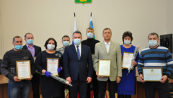 Андрей Пахомов вручил награды передовикам агропромышленного комплекса Ровеньского района