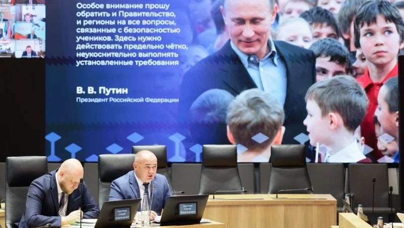 Вячеслав Гладков: выпускные вечера в образовательных учреждениях региона пройдут 28 июня