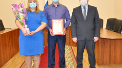 Андрей Пахомов вручил диплом победителю форума «Большая белгородская семья»