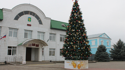 Центральная площадь посёлка Ровеньки преобразилась к Новому году