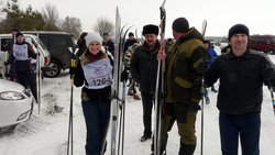 Лыжная пробежка в сосновом лесу собрала свыше 100 любителей спорта