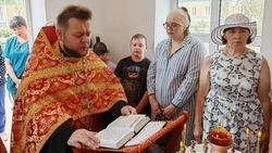 И богослужение, и освящение воды и икон