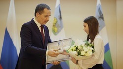 Вячеслав Гладков вручил губернаторские стипендии в номинации «Культура» 