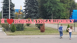 Глава Новоалександровской администрации Ровеньского района отметил лучших тружеников