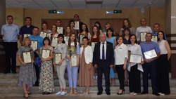 Активные представители ровеньской молодёжи получили благодарности главы администрации