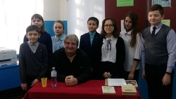 Поэт и прозаик Юрий Макаров и ровеньские школьники обсудили состояние русской речи