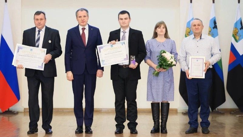 Вячеслав Гладков отметил лучших студентов