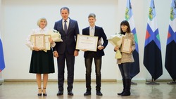 Вячеслав Гладков вручил губернаторские стипендии 50 белгородским школьникам