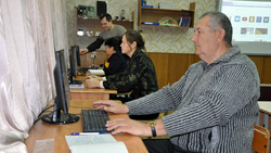 Пенсионеры научатся пользоваться компьютером на курсах в Ровеньском политехникуме