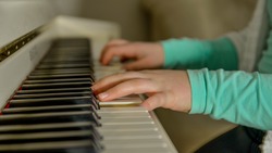 Юные ровеньские пианисты приняли участие в зональном конкурсе исполнительского мастерства