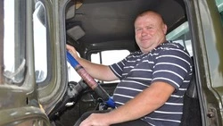 За баранкой автомобиля. Ровенчанин Юрий Иващенко остался верен выбранной профессии