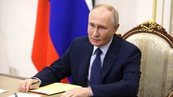 Президент РФ поддержал инициативу по расширению финансовой поддержки добровольцам и госслужащим