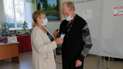 Андрей Беккер из села Нагорье Ровеньского района проголосовал в день своего 70-летия