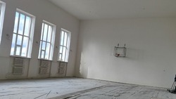 Власти Ровеньского района продолжили капремонт спортивного зала в Жабской школе