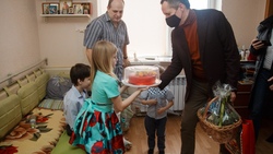 Вячеслав Гладков поздравил сегодня белгородского школьника с Новым годом