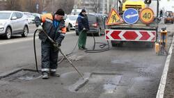 Вячеслав Гладков призвал глав муниципалитетов не ждать благоприятной погоды для ремонта ям